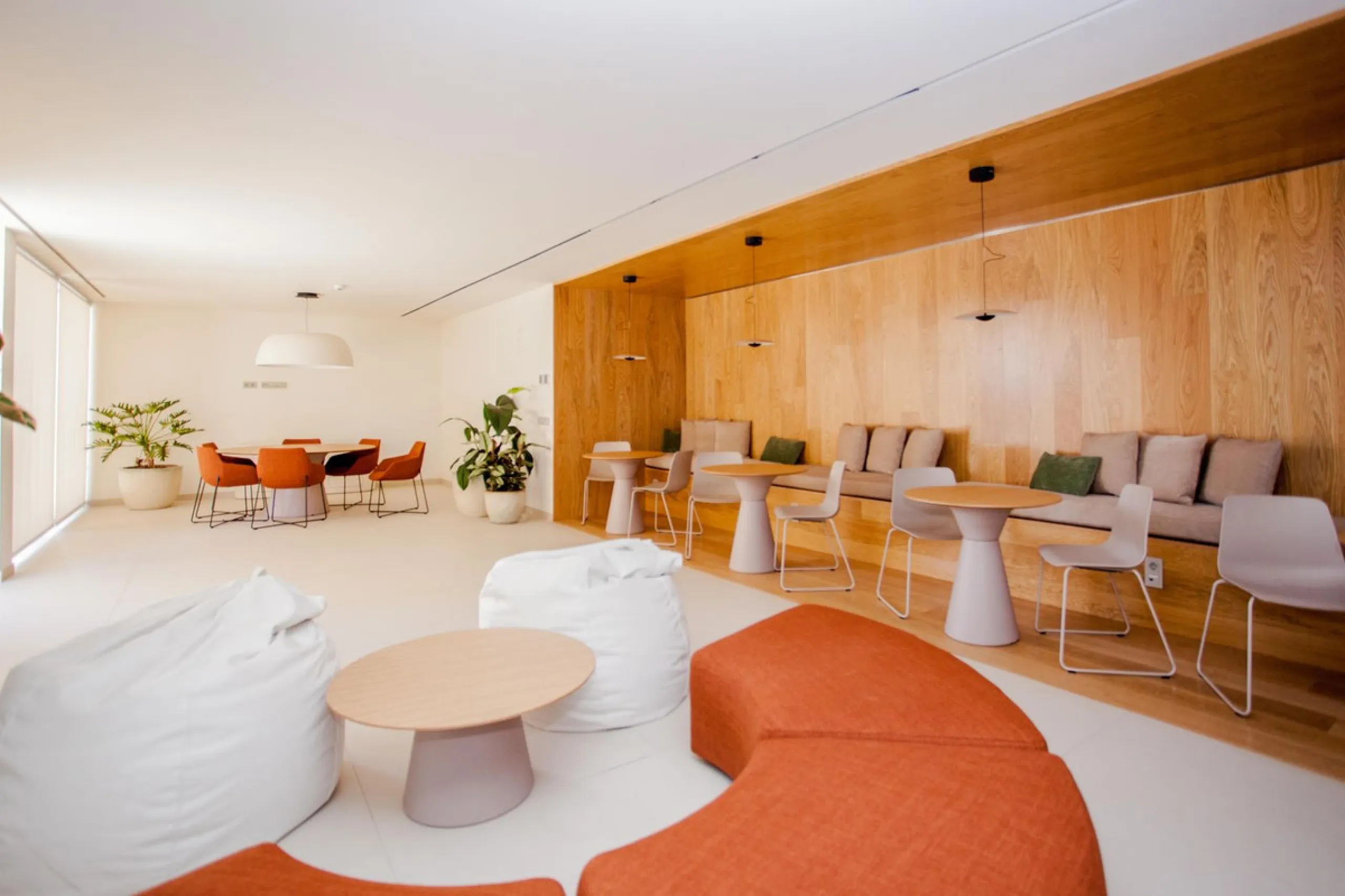 This stunning 2-bedroom ground floor apartment offers an exceptional living experience with 89 m² of constructed interior space, a 32 m² terrace, and a 73 m² private garden. Built with meticulous attention to detail, the apartment blends modern design wit