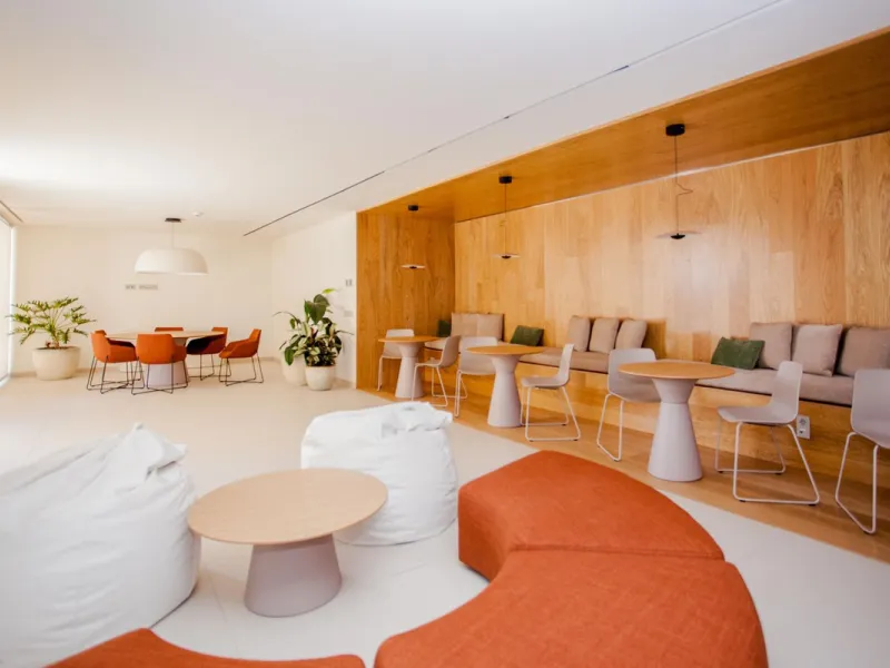 This stunning 2-bedroom ground floor apartment offers an exceptional living experience with 89 m² of constructed interior space, a 32 m² terrace, and a 73 m² private garden. Built with meticulous attention to detail, the apartment blends modern design wit