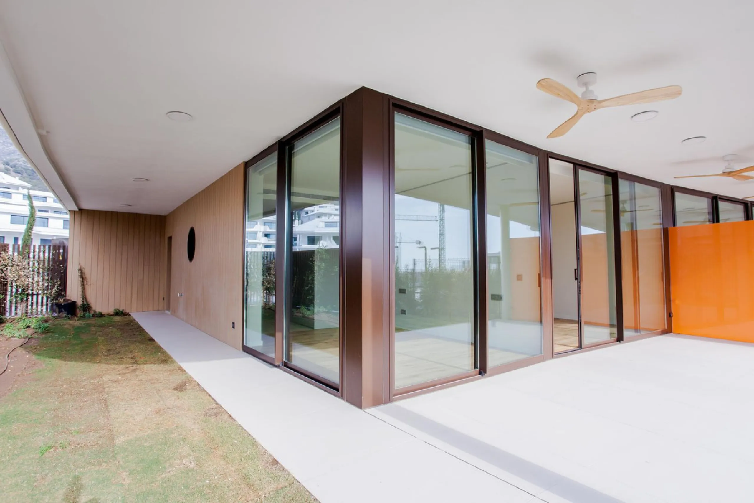 This stunning 2-bedroom ground floor apartment offers an exceptional living experience with 89 m² of constructed interior space, a 32 m² terrace, and a 73 m² private garden. Built with meticulous attention to detail, the apartment blends modern design wit