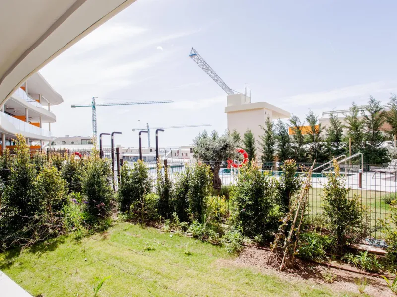 This stunning 2-bedroom ground floor apartment offers an exceptional living experience with 89 m² of constructed interior space, a 32 m² terrace, and a 73 m² private garden. Built with meticulous attention to detail, the apartment blends modern design wit
