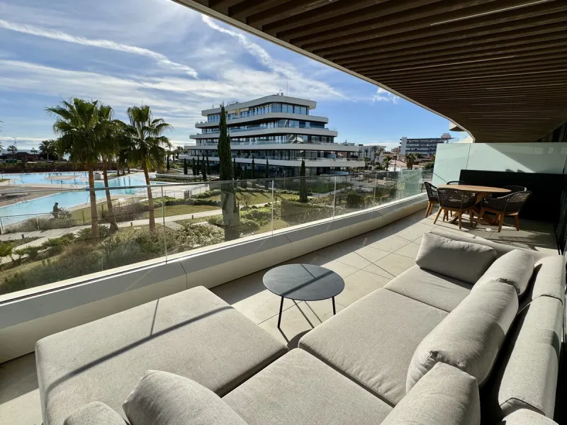 This luxurious beachfront apartment combines modern design with high-end amenities, making it an exceptional choice for coastal living. With its southeast orientation, the property enjoys abundant natural light and offers stunning, unobstructed views of t