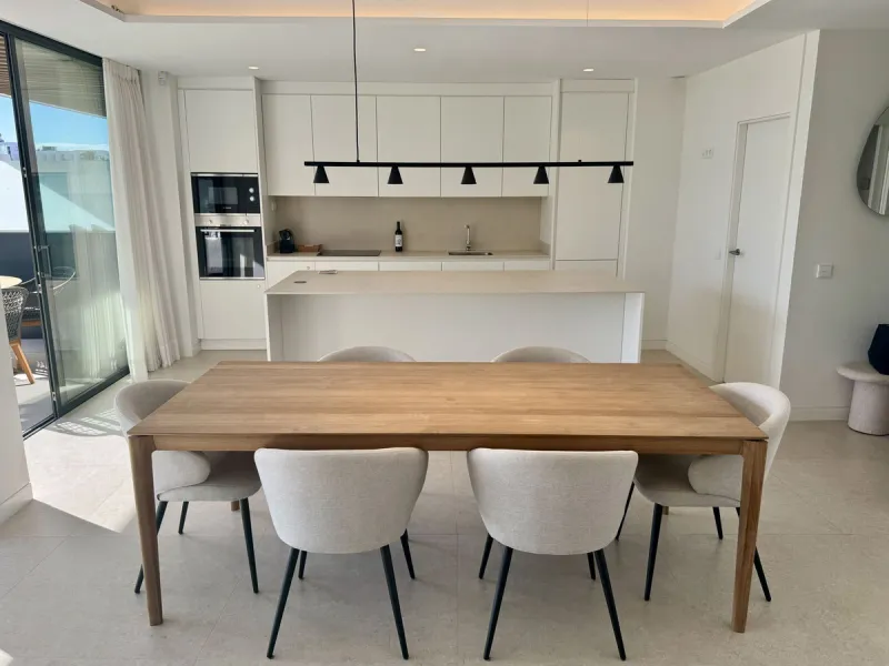 This luxurious beachfront apartment combines modern design with high-end amenities, making it an exceptional choice for coastal living. With its southeast orientation, the property enjoys abundant natural light and offers stunning, unobstructed views of t