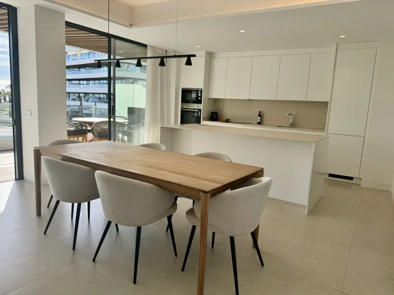 This luxurious beachfront apartment combines modern design with high-end amenities, making it an exceptional choice for coastal living. With its southeast orientation, the property enjoys abundant natural light and offers stunning, unobstructed views of t