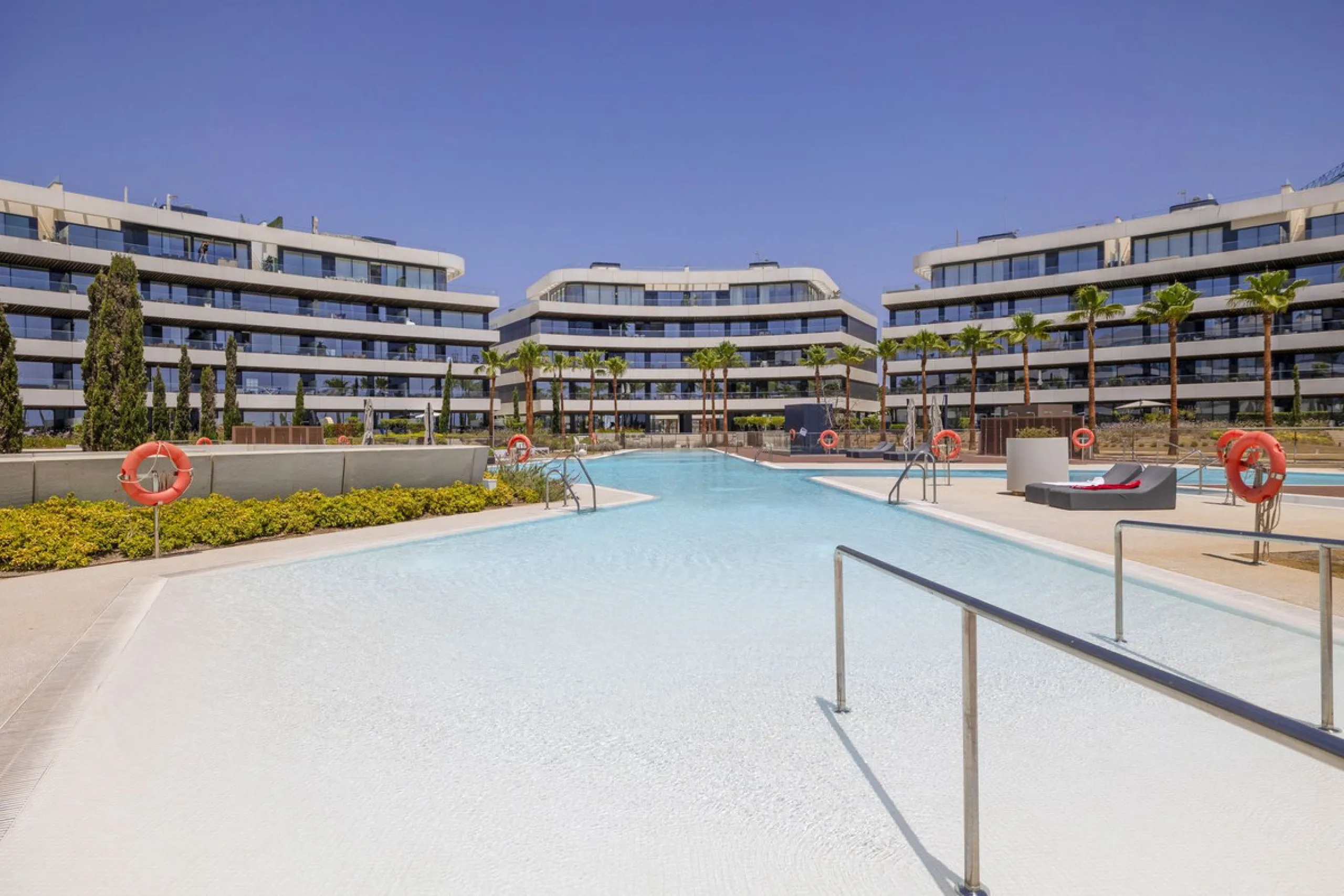 This luxurious beachfront apartment combines modern design with high-end amenities, making it an exceptional choice for coastal living. With its southeast orientation, the property enjoys abundant natural light and offers stunning, unobstructed views of t
