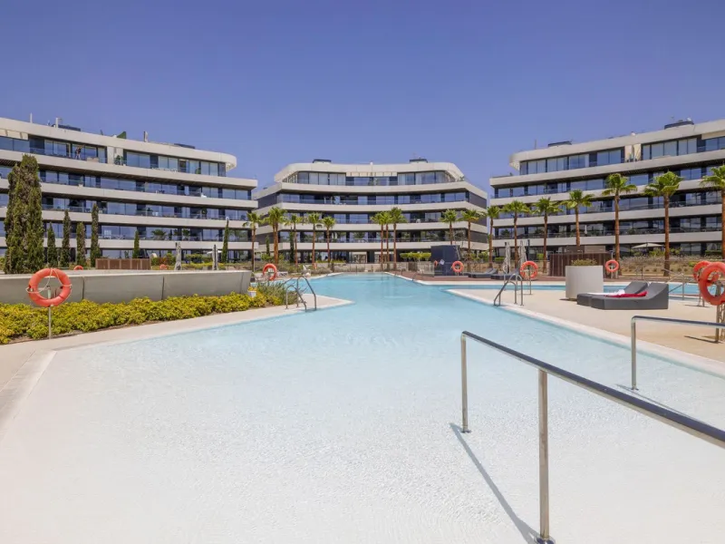 This luxurious beachfront apartment combines modern design with high-end amenities, making it an exceptional choice for coastal living. With its southeast orientation, the property enjoys abundant natural light and offers stunning, unobstructed views of t