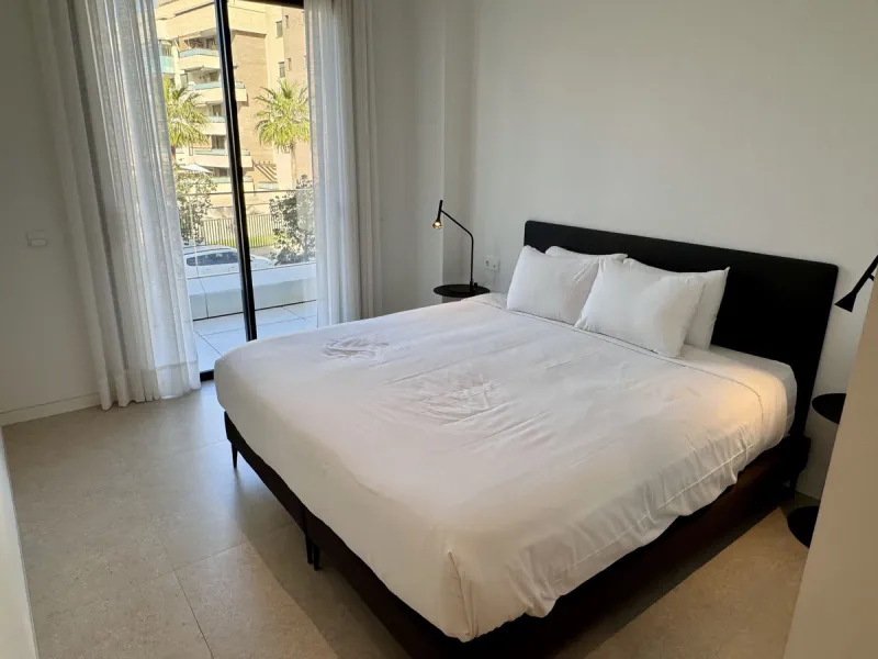 This luxurious beachfront apartment combines modern design with high-end amenities, making it an exceptional choice for coastal living. With its southeast orientation, the property enjoys abundant natural light and offers stunning, unobstructed views of t