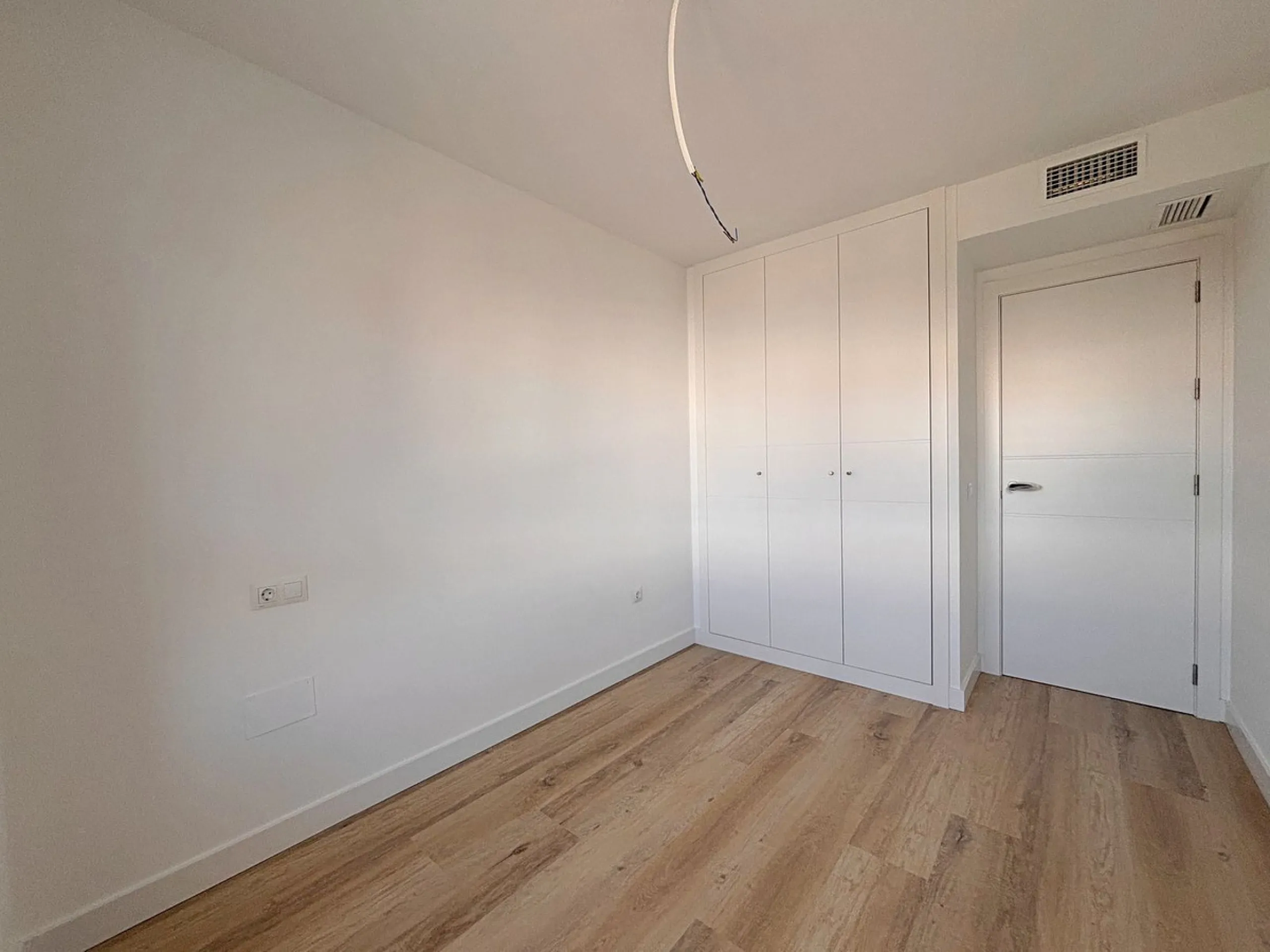 Experience contemporary living in this elegant new-build 3-bedroom, 2-bathroom apartment located in the prestigious area of Nueva Andalucía, Marbella. Known as the renowned Golf Valley, Nueva Andalucía offers the perfect mix of tranquility, exclusivity, a