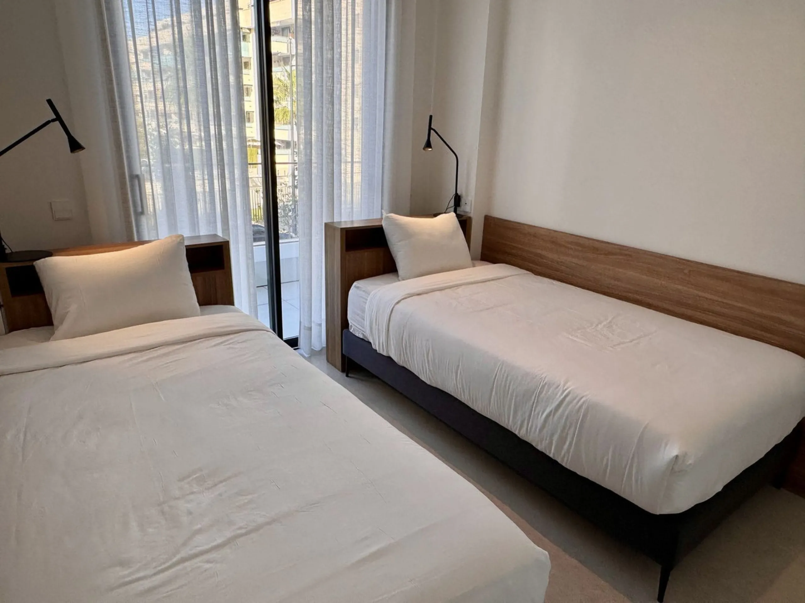 This luxurious beachfront apartment combines modern design with high-end amenities, making it an exceptional choice for coastal living. With its southeast orientation, the property enjoys abundant natural light and offers stunning, unobstructed views of t