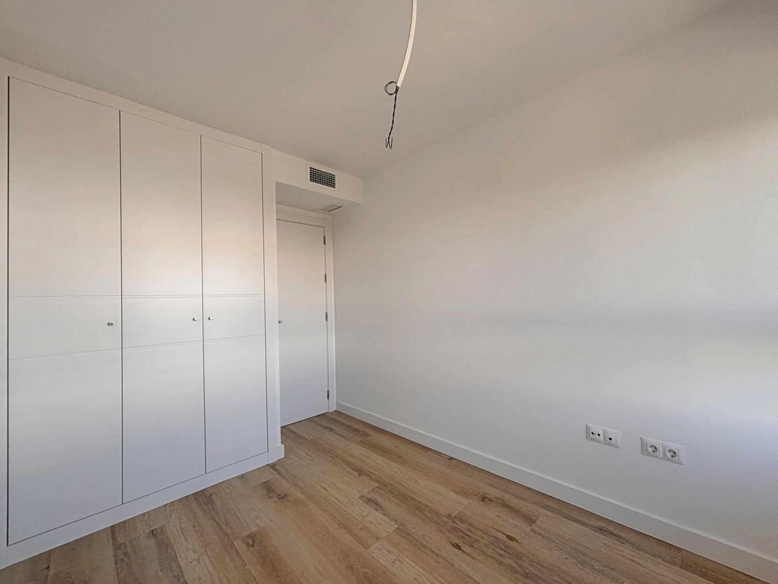 Experience contemporary living in this elegant new-build 3-bedroom, 2-bathroom apartment located in the prestigious area of Nueva Andalucía, Marbella. Known as the renowned Golf Valley, Nueva Andalucía offers the perfect mix of tranquility, exclusivity, a