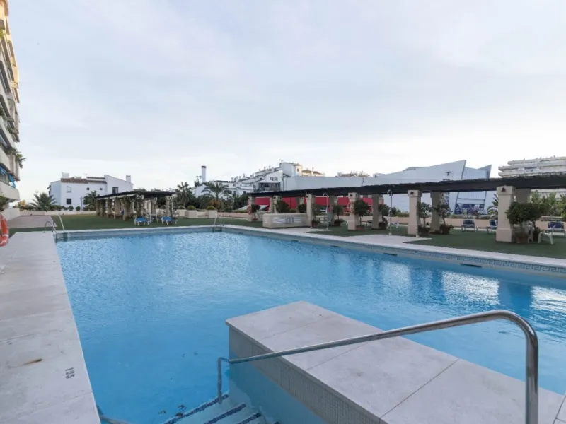 Apartment - Middle Floor Apartment в продаже в Marbella, Málaga. В доме 3 спален и 2 ванных комнат. Площадь дома 148 м²