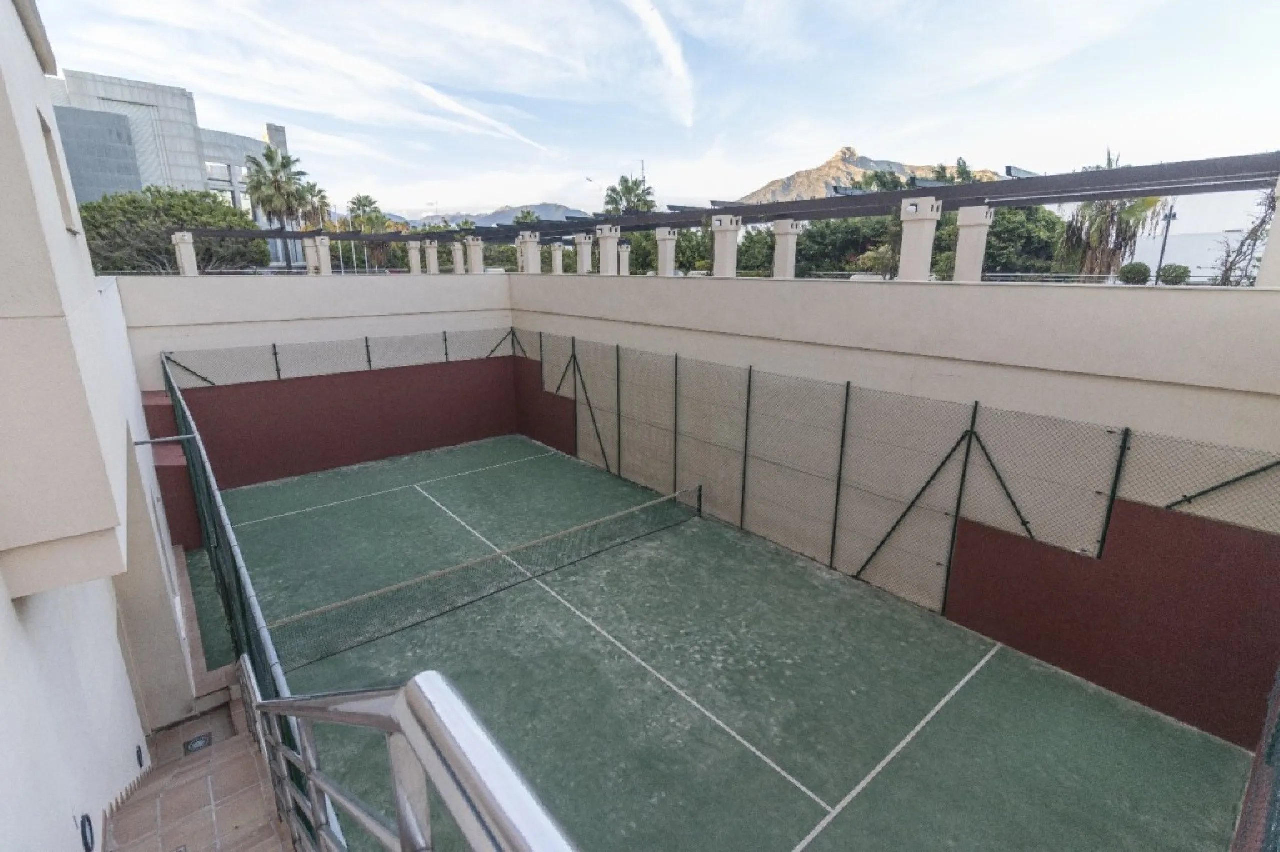 Apartment - Middle Floor Apartment в продаже в Marbella, Málaga. В доме 3 спален и 2 ванных комнат. Площадь дома 148 м²