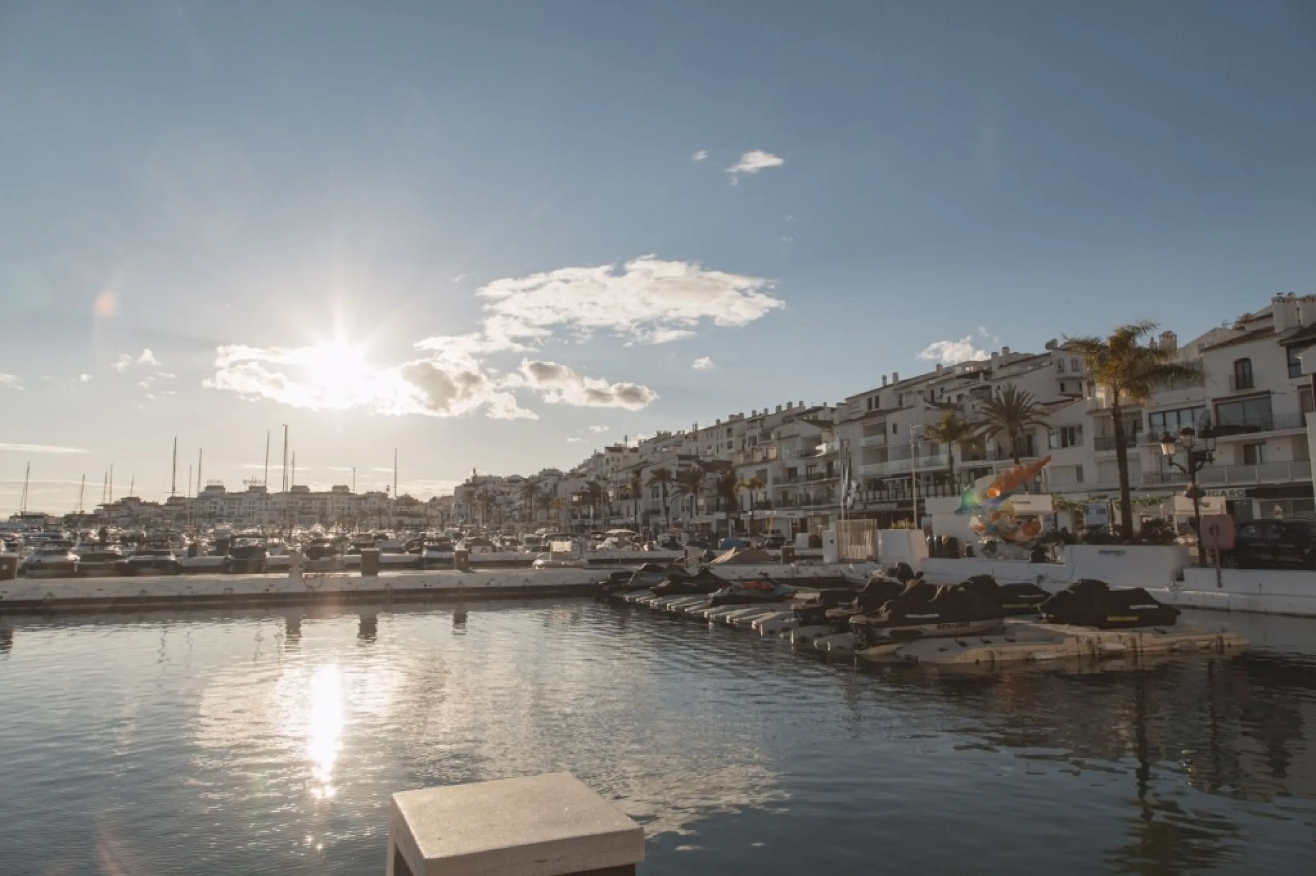 Apartment - Middle Floor Apartment в продаже в Marbella, Málaga. В доме 3 спален и 2 ванных комнат. Площадь дома 148 м²