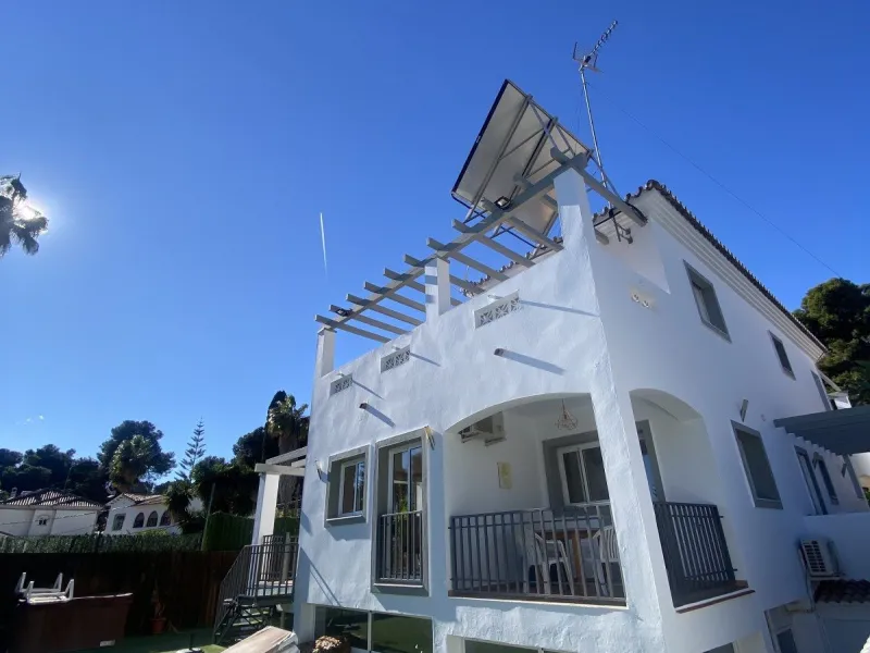 FRESHLY PAINTED EXTERIOR!