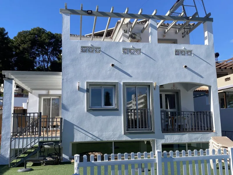 FRESHLY PAINTED EXTERIOR!