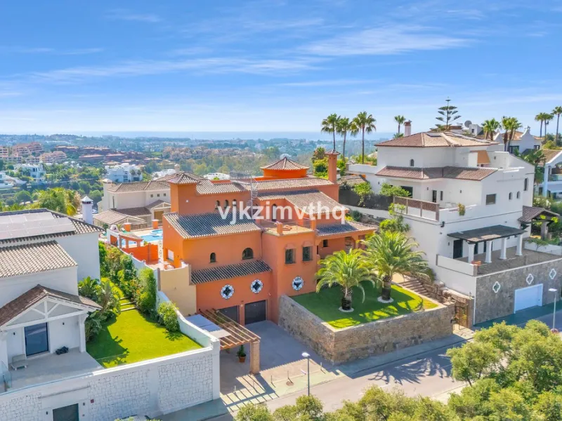 Luxury Andalusian Villa with Heated Pool, Jacuzzi & 5-Car Garage | La Alquería