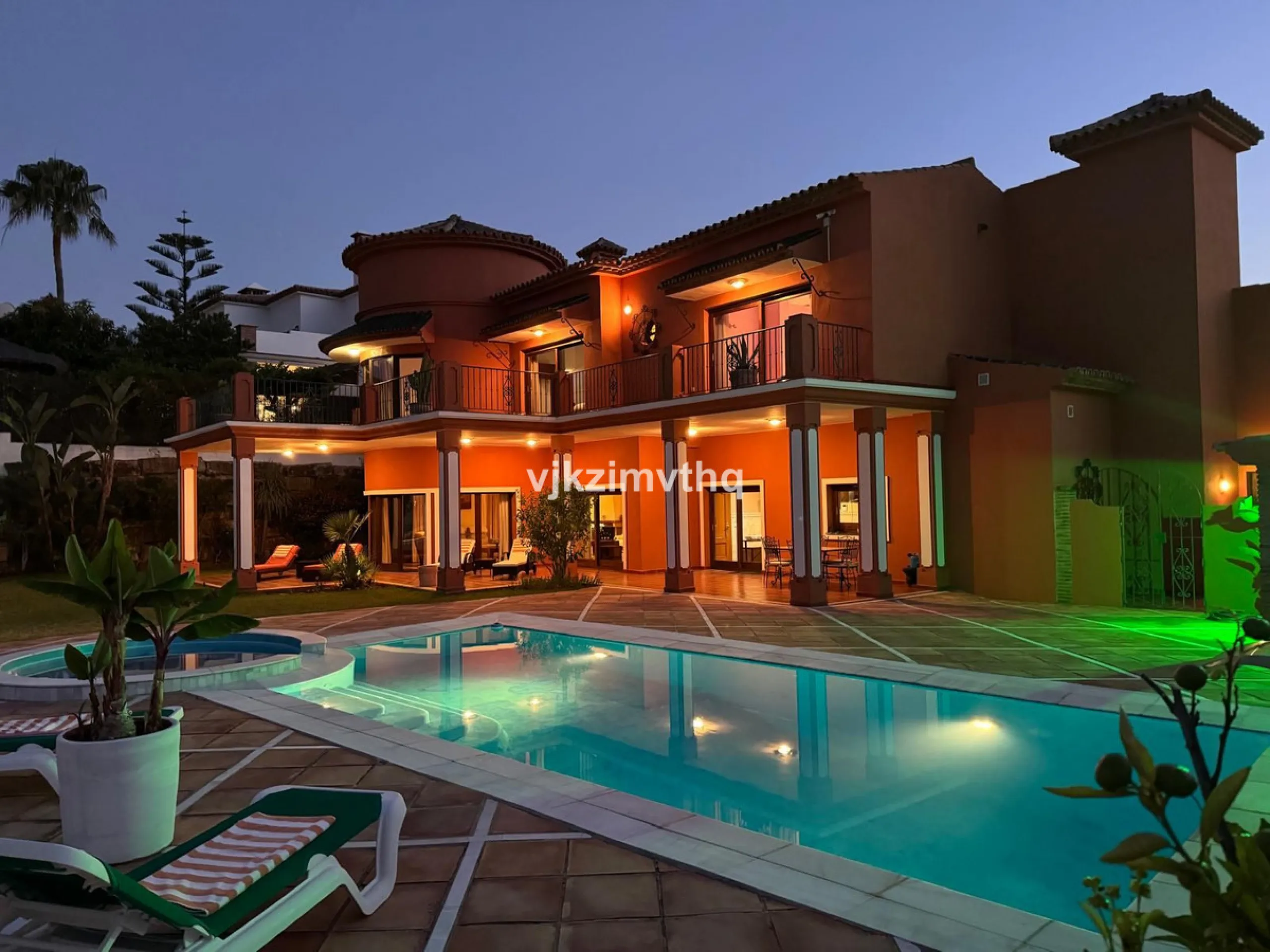 Luxury Andalusian Villa with Heated Pool, Jacuzzi & 5-Car Garage | La Alquería