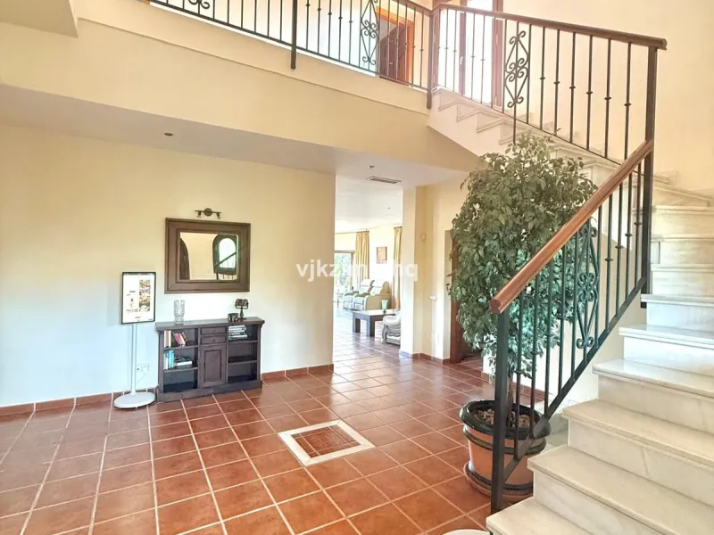 Luxury Andalusian Villa with Heated Pool, Jacuzzi & 5-Car Garage | La Alquería