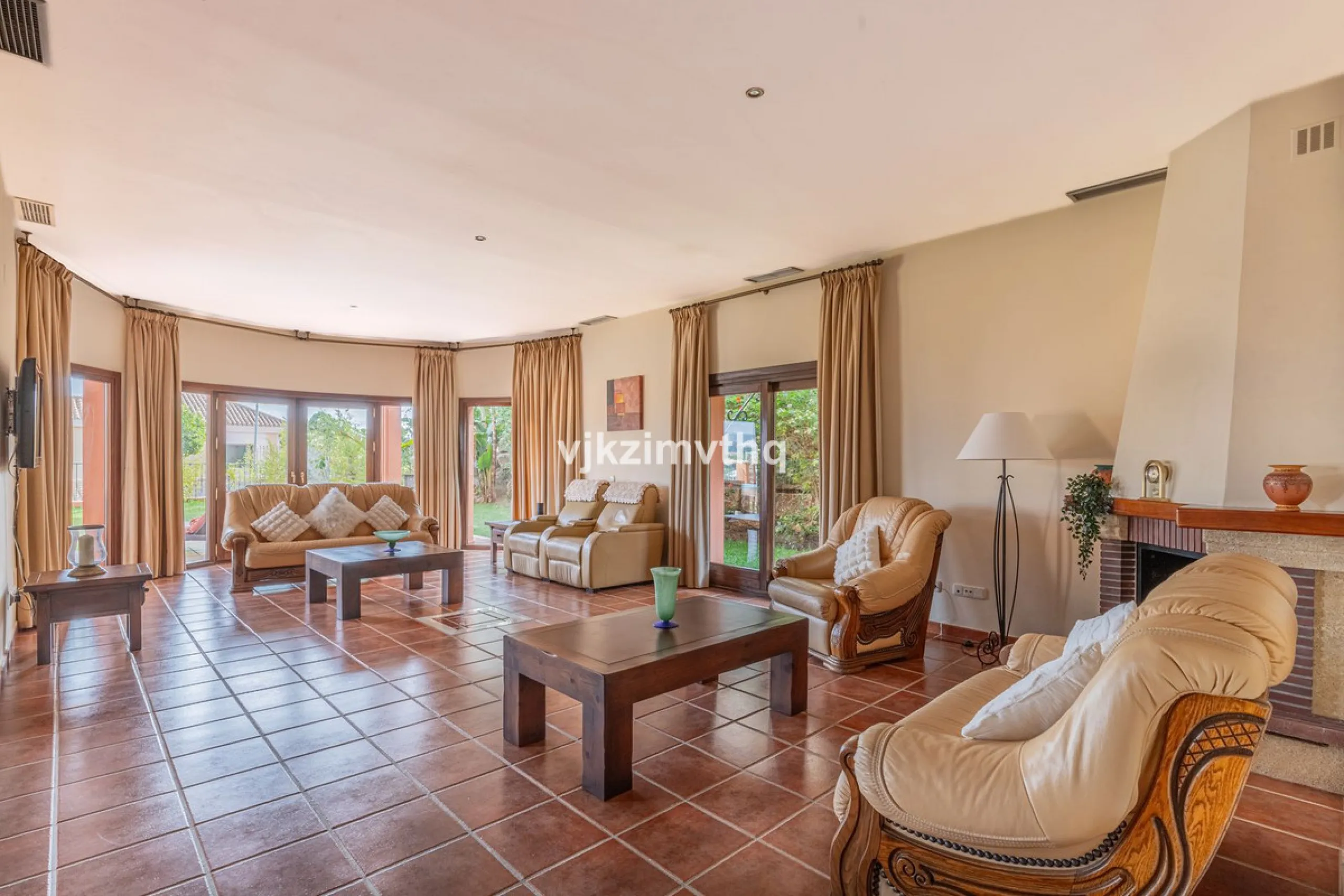 Luxury Andalusian Villa with Heated Pool, Jacuzzi & 5-Car Garage | La Alquería
