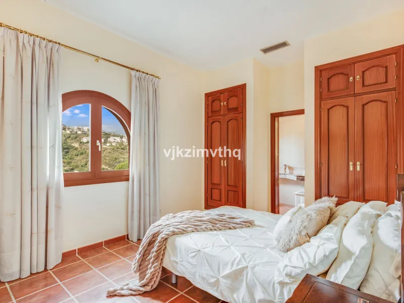 Luxury Andalusian Villa with Heated Pool, Jacuzzi & 5-Car Garage | La Alquería