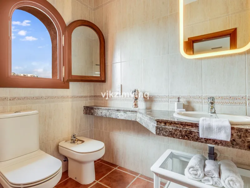 Luxury Andalusian Villa with Heated Pool, Jacuzzi & 5-Car Garage | La Alquería