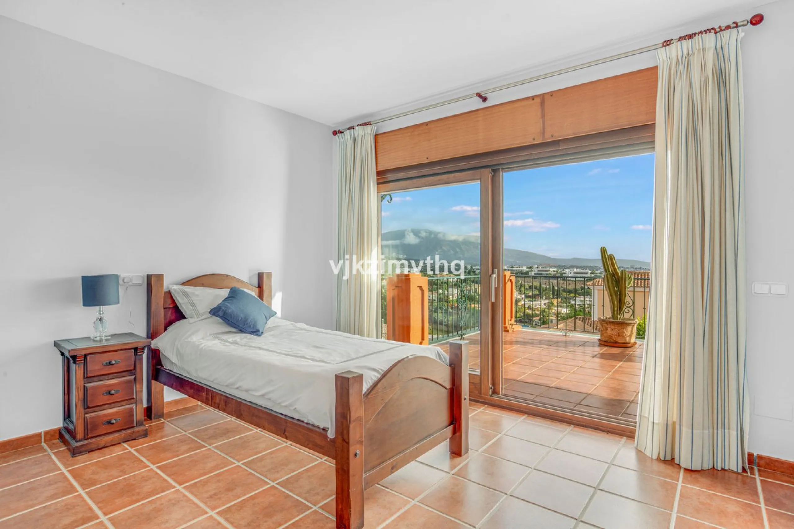 Luxury Andalusian Villa with Heated Pool, Jacuzzi & 5-Car Garage | La Alquería