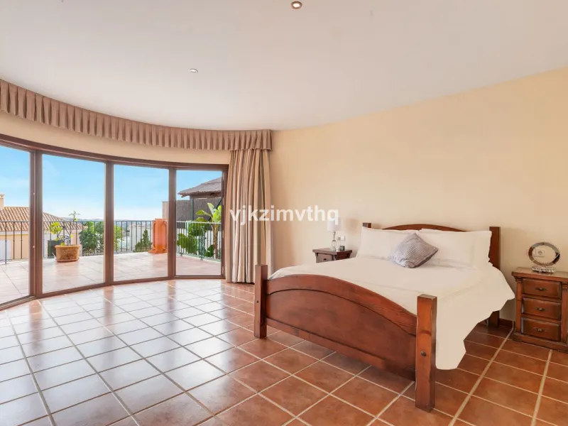 Luxury Andalusian Villa with Heated Pool, Jacuzzi & 5-Car Garage | La Alquería