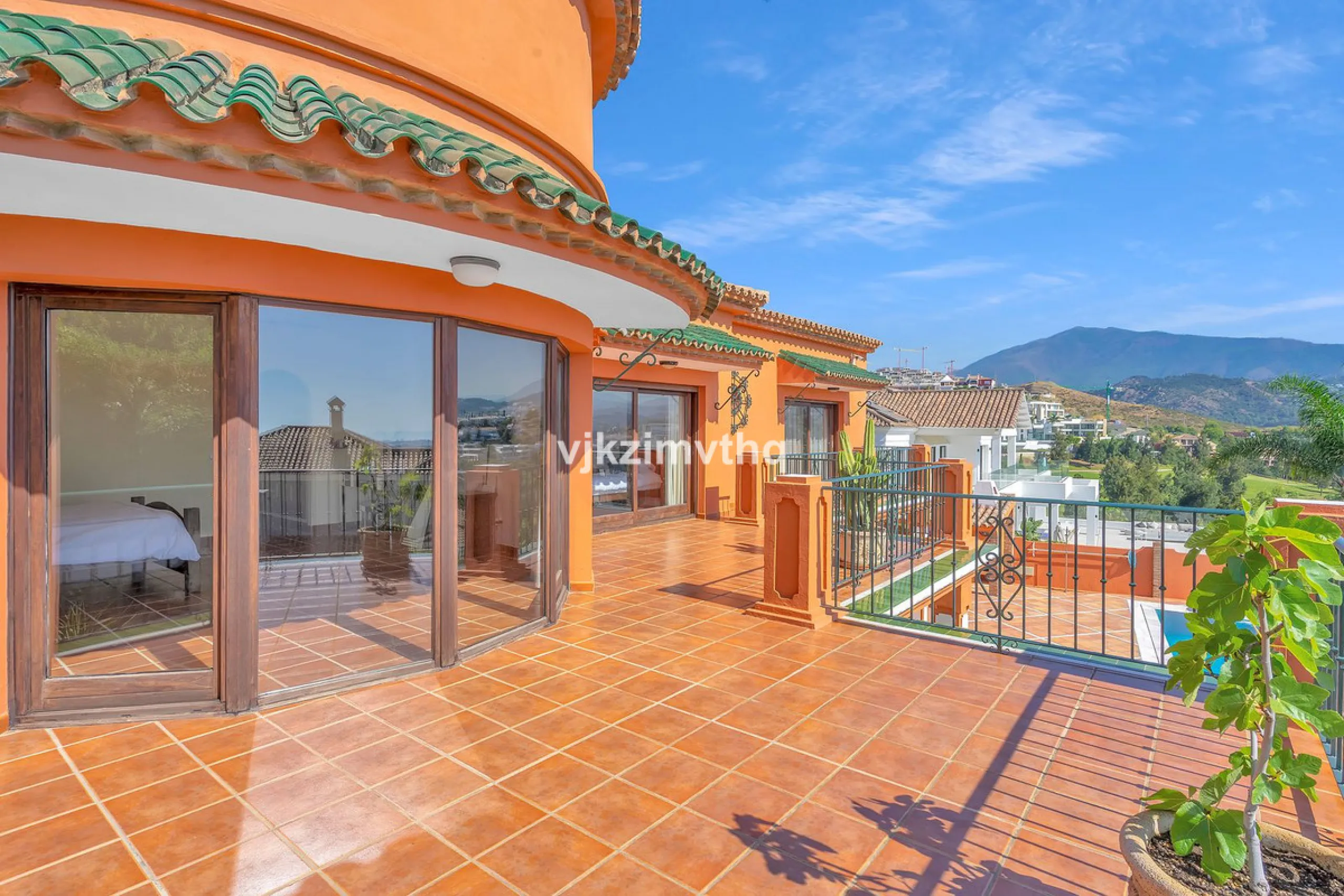 Luxury Andalusian Villa with Heated Pool, Jacuzzi & 5-Car Garage | La Alquería