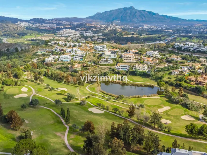 Luxury Andalusian Villa with Heated Pool, Jacuzzi & 5-Car Garage | La Alquería