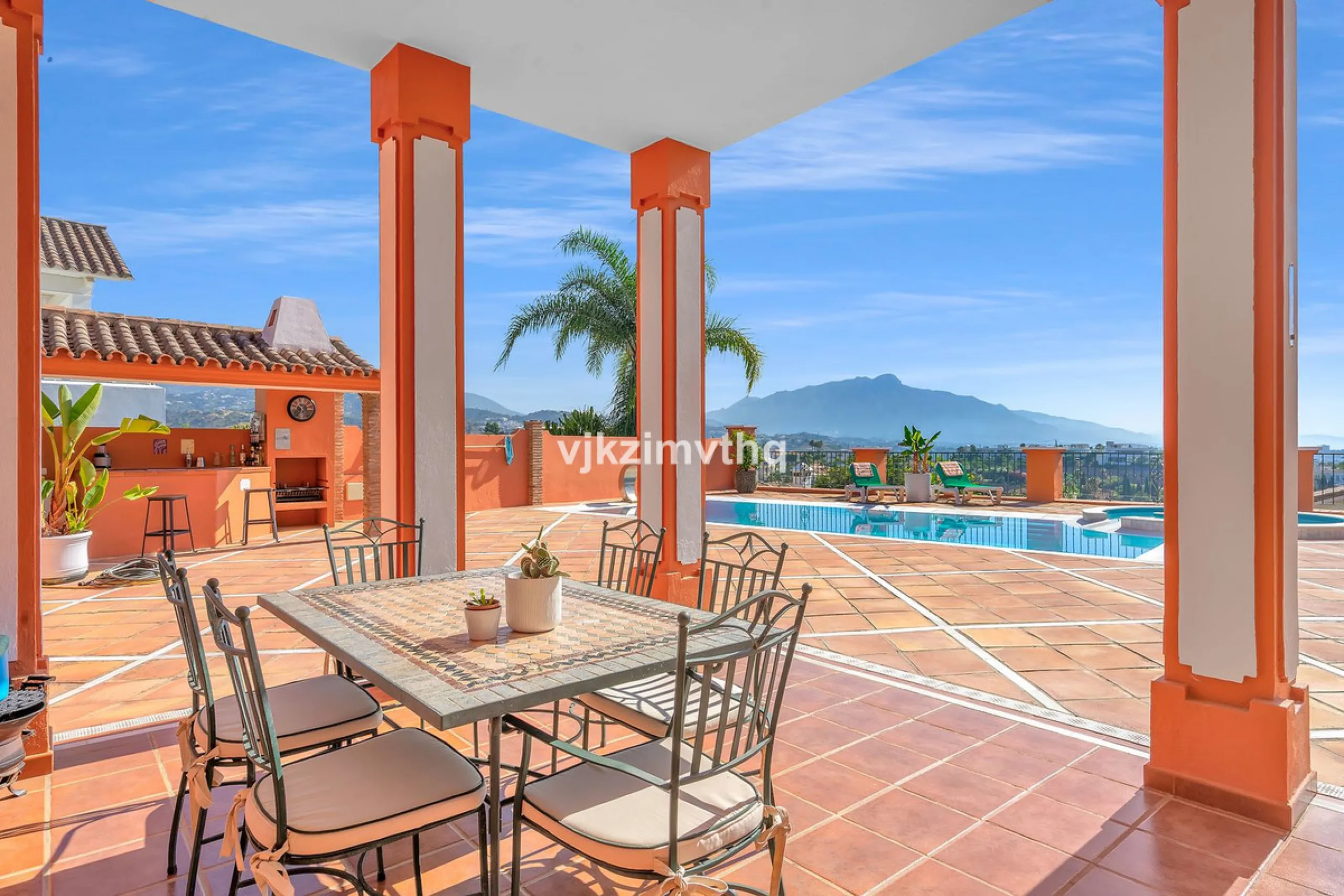 Luxury Andalusian Villa with Heated Pool, Jacuzzi & 5-Car Garage | La Alquería