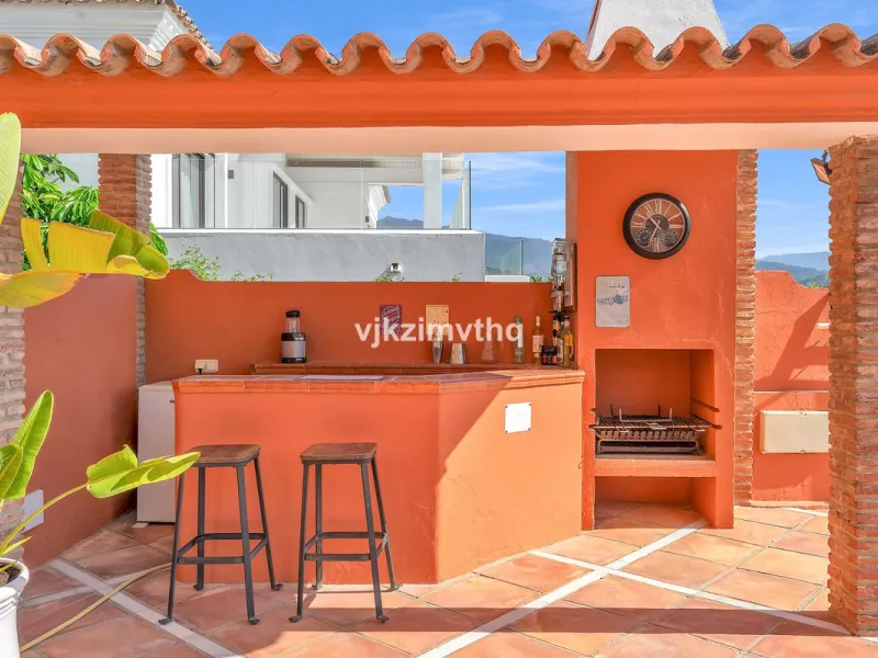 Luxury Andalusian Villa with Heated Pool, Jacuzzi & 5-Car Garage | La Alquería