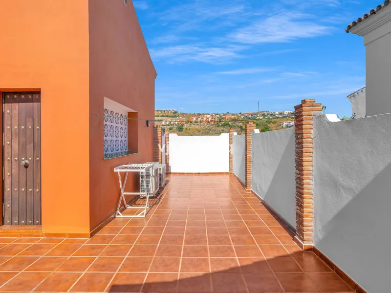 Luxury Andalusian Villa with Heated Pool, Jacuzzi & 5-Car Garage | La Alquería