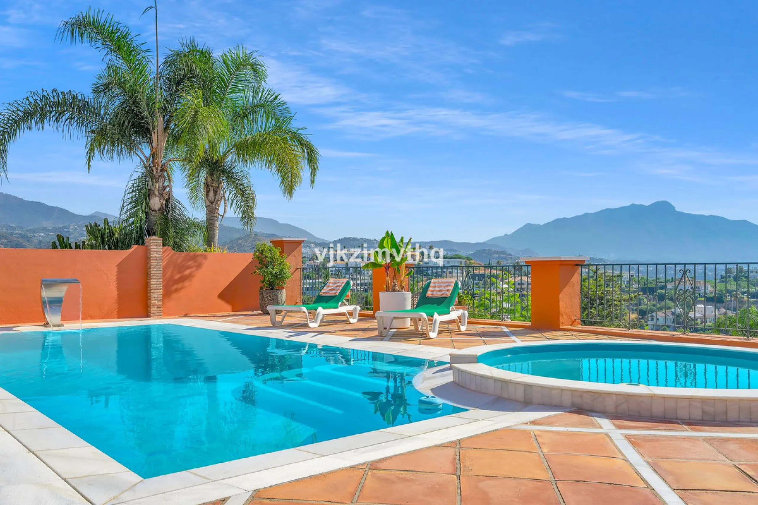 Luxury Andalusian Villa with Heated Pool, Jacuzzi & 5-Car Garage | La Alquería
