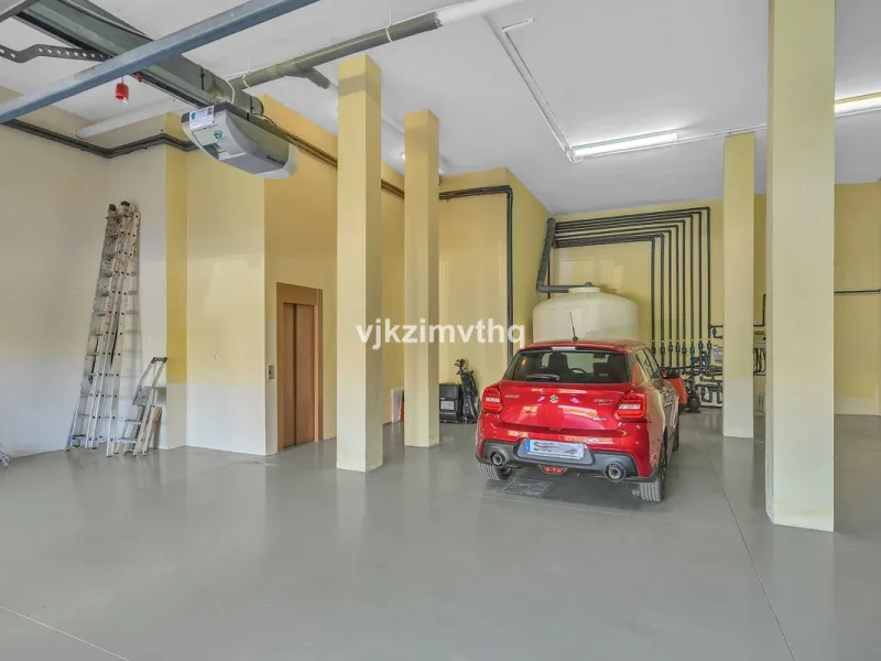Luxury Andalusian Villa with Heated Pool, Jacuzzi & 5-Car Garage | La Alquería