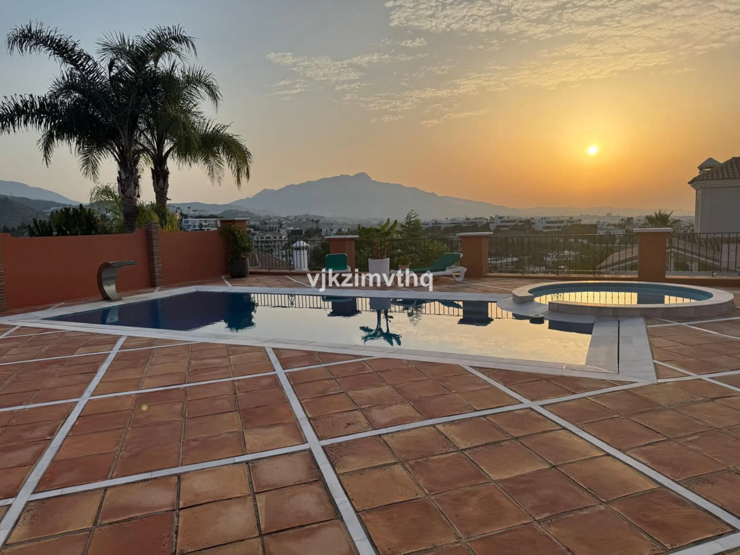 Luxury Andalusian Villa with Heated Pool, Jacuzzi & 5-Car Garage | La Alquería