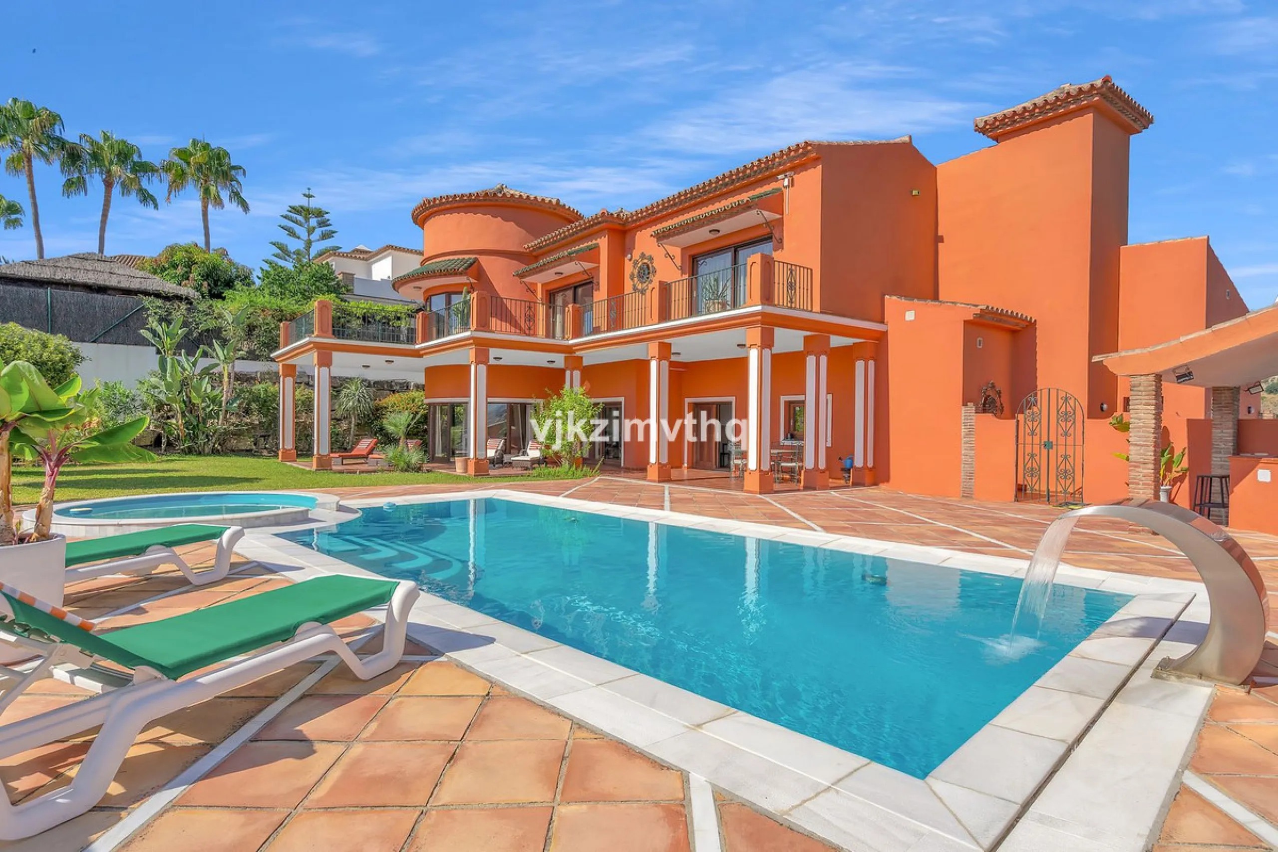 Luxury Andalusian Villa with Heated Pool, Jacuzzi & 5-Car Garage | La Alquería