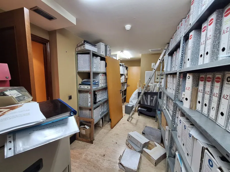 Unique opportunity: Large commercial premises for sale located in one of the main shopping streets of Marbella, just a few metres from the Tax Office and the main Post Office.
