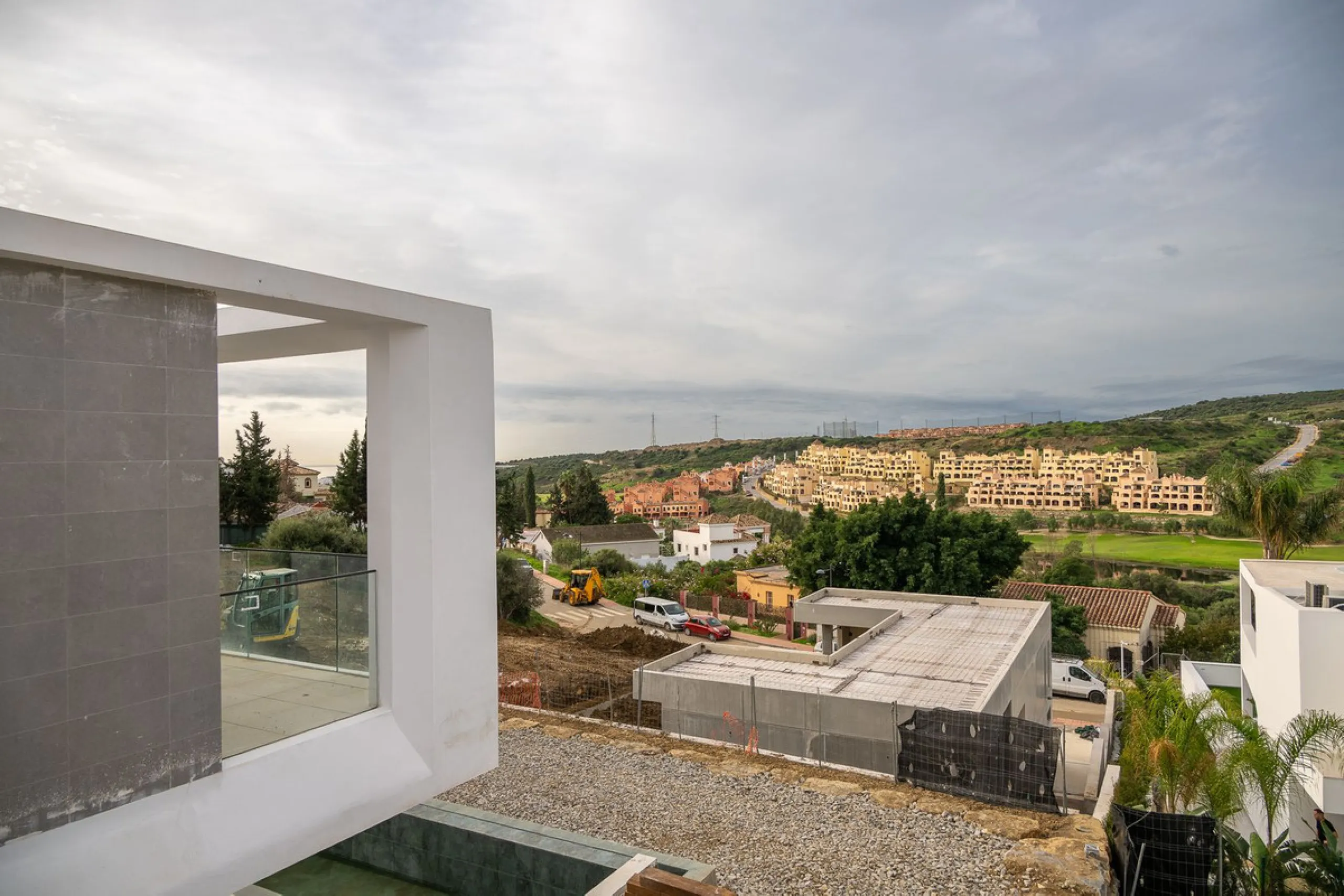 Valle Romano Green is an exclusive development comprising 8 modern villas with golf and sea views, complete with private garden and swimming pool. They are located within a short drive to the beach and all the amenities of the famous Valle Romano Golf Res