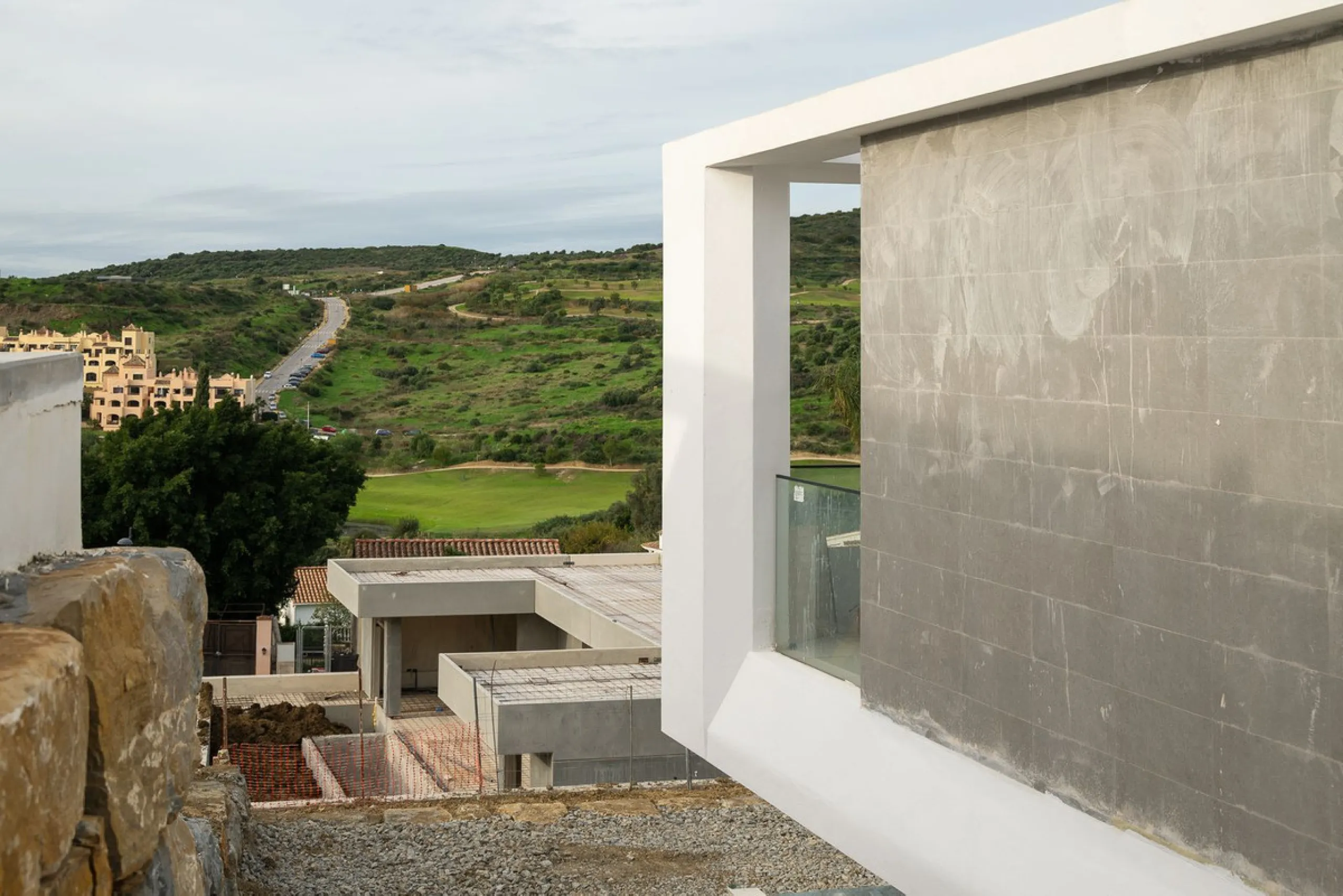 Valle Romano Green is an exclusive development comprising 8 modern villas with golf and sea views, complete with private garden and swimming pool. They are located within a short drive to the beach and all the amenities of the famous Valle Romano Golf Res