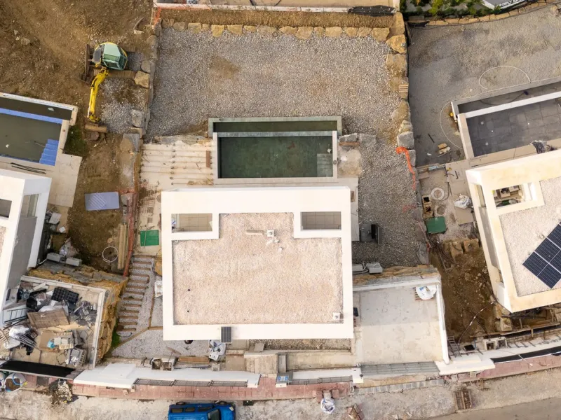 Valle Romano Green is an exclusive development comprising 8 modern villas with golf and sea views, complete with private garden and swimming pool. They are located within a short drive to the beach and all the amenities of the famous Valle Romano Golf Res