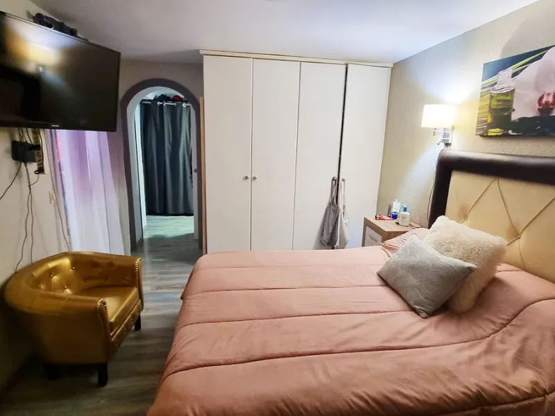 Detached Villa with Jacuzzi Near the Beach