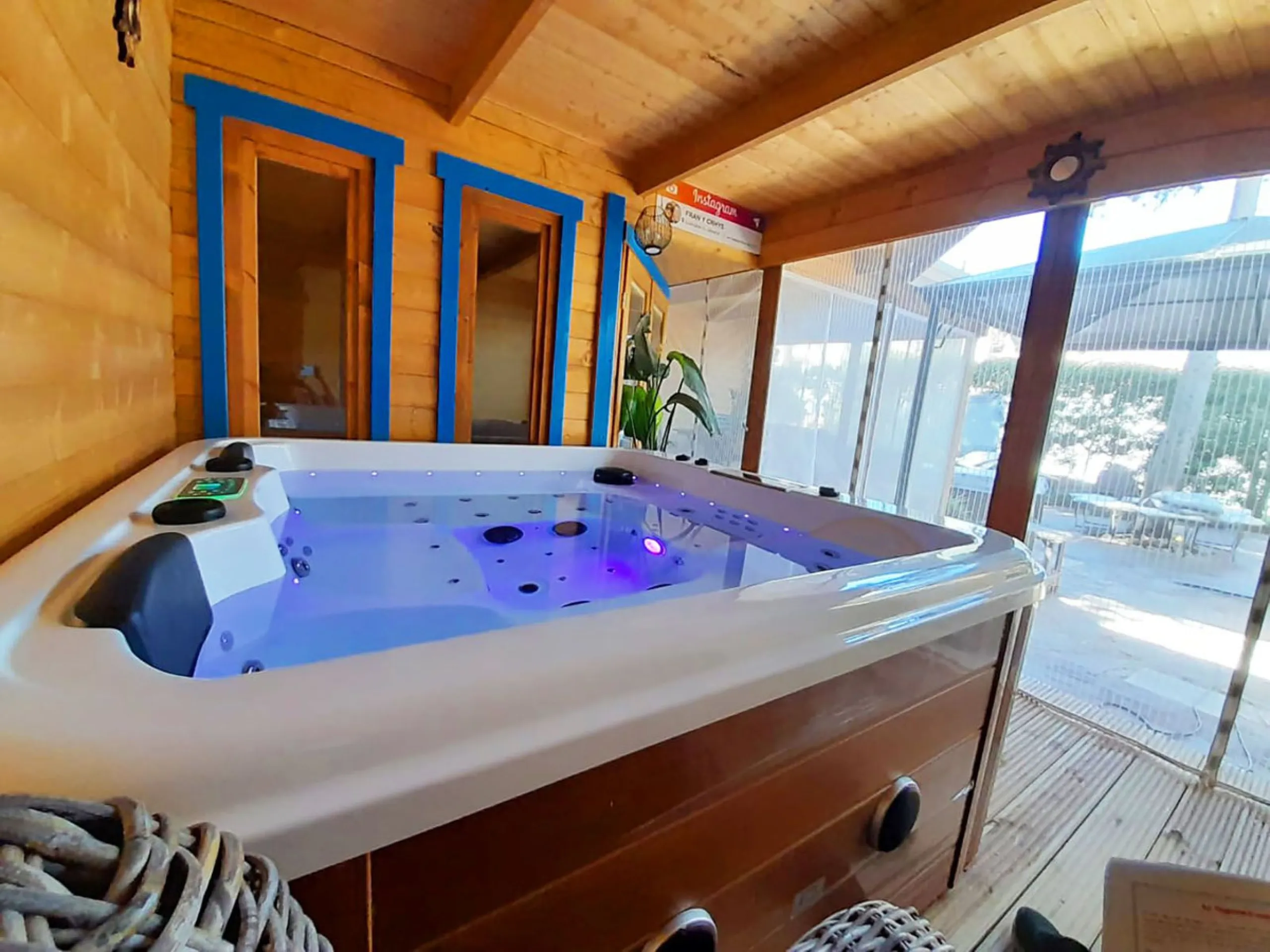 Detached Villa with Jacuzzi Near the Beach