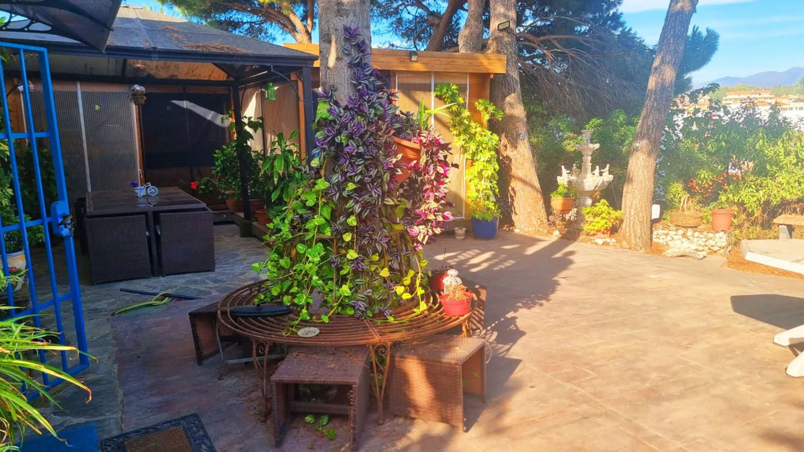 Detached Villa with Jacuzzi Near the Beach