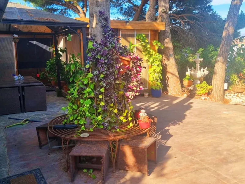 Detached Villa with Jacuzzi Near the Beach