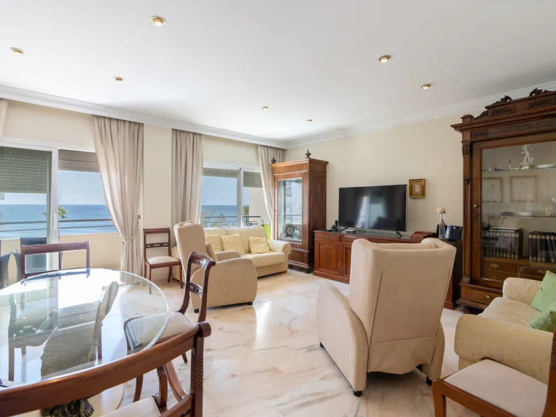 Apartment - Middle Floor Apartment в продаже в Estepona, Málaga. В доме 3 спален и 2 ванных комнат. Площадь дома 160 м²