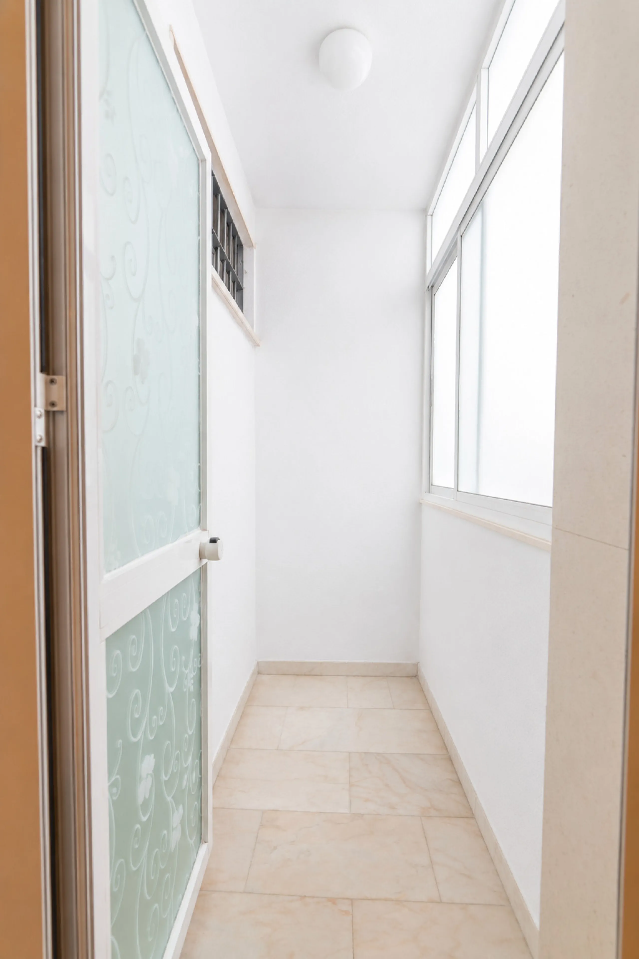 Apartment - Middle Floor Apartment в продаже в Estepona, Málaga. В доме 3 спален и 2 ванных комнат. Площадь дома 160 м²
