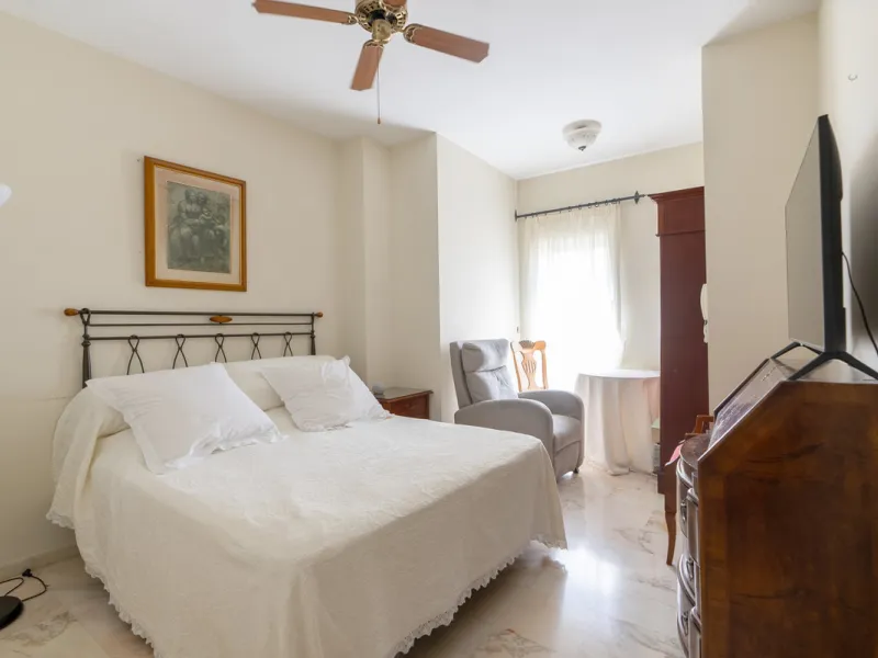Apartment - Middle Floor Apartment в продаже в Estepona, Málaga. В доме 3 спален и 2 ванных комнат. Площадь дома 160 м²
