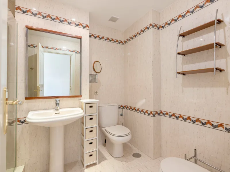 Apartment - Middle Floor Apartment в продаже в Estepona, Málaga. В доме 3 спален и 2 ванных комнат. Площадь дома 160 м²