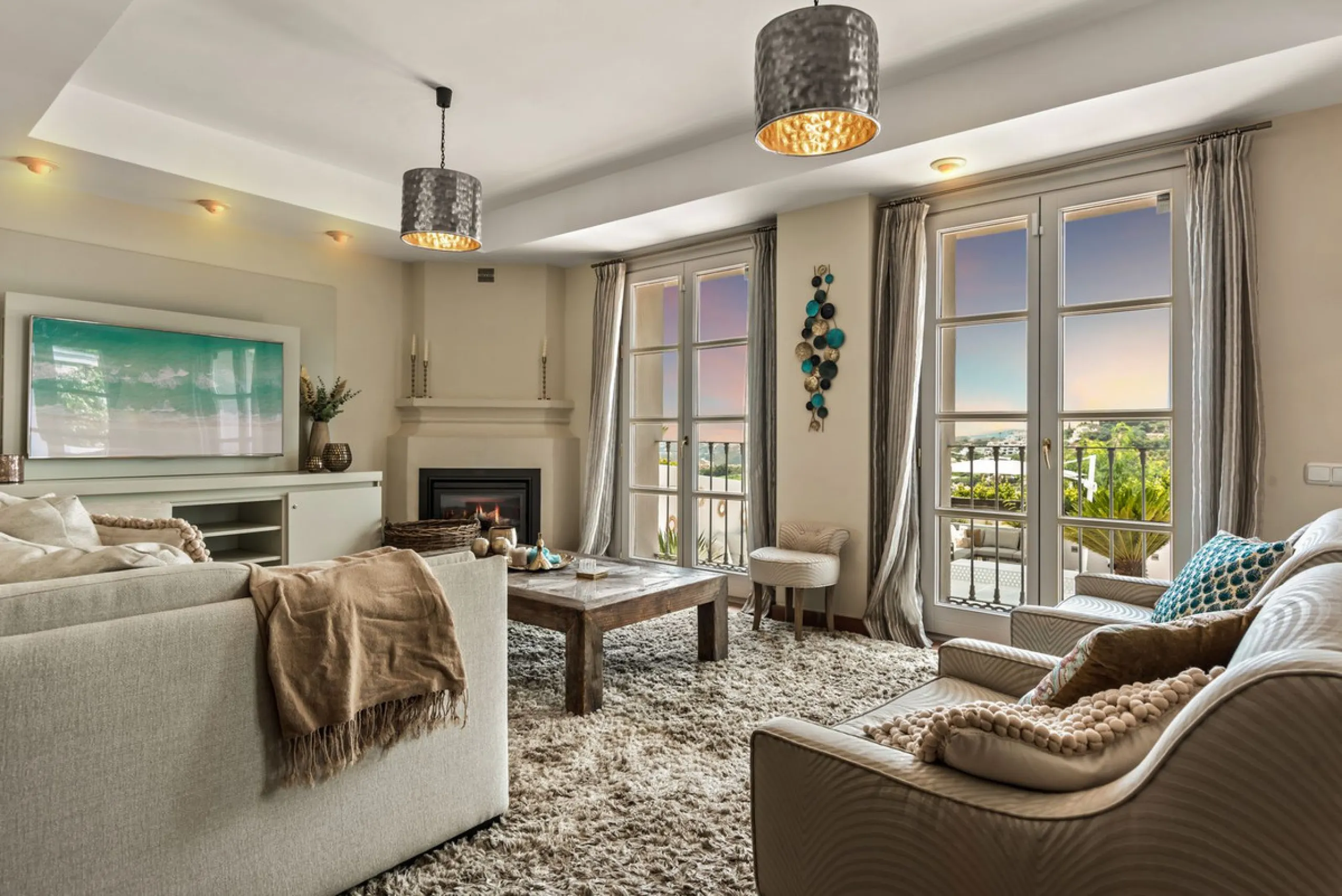 House - Townhouse в продаже в Benahavís, Málaga. В доме 5 спален и 6 ванных комнат. Площадь дома 308 м². Площадь участка 181 м²