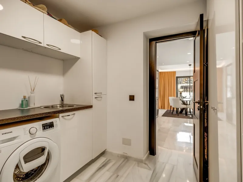 This stunning villa, recently renovated just one year ago, is perfectly located in Nueva Andalucía. Situated close to the beach and within walking distance of all amenities, this property offers an exceptional blend of convenience and luxury.