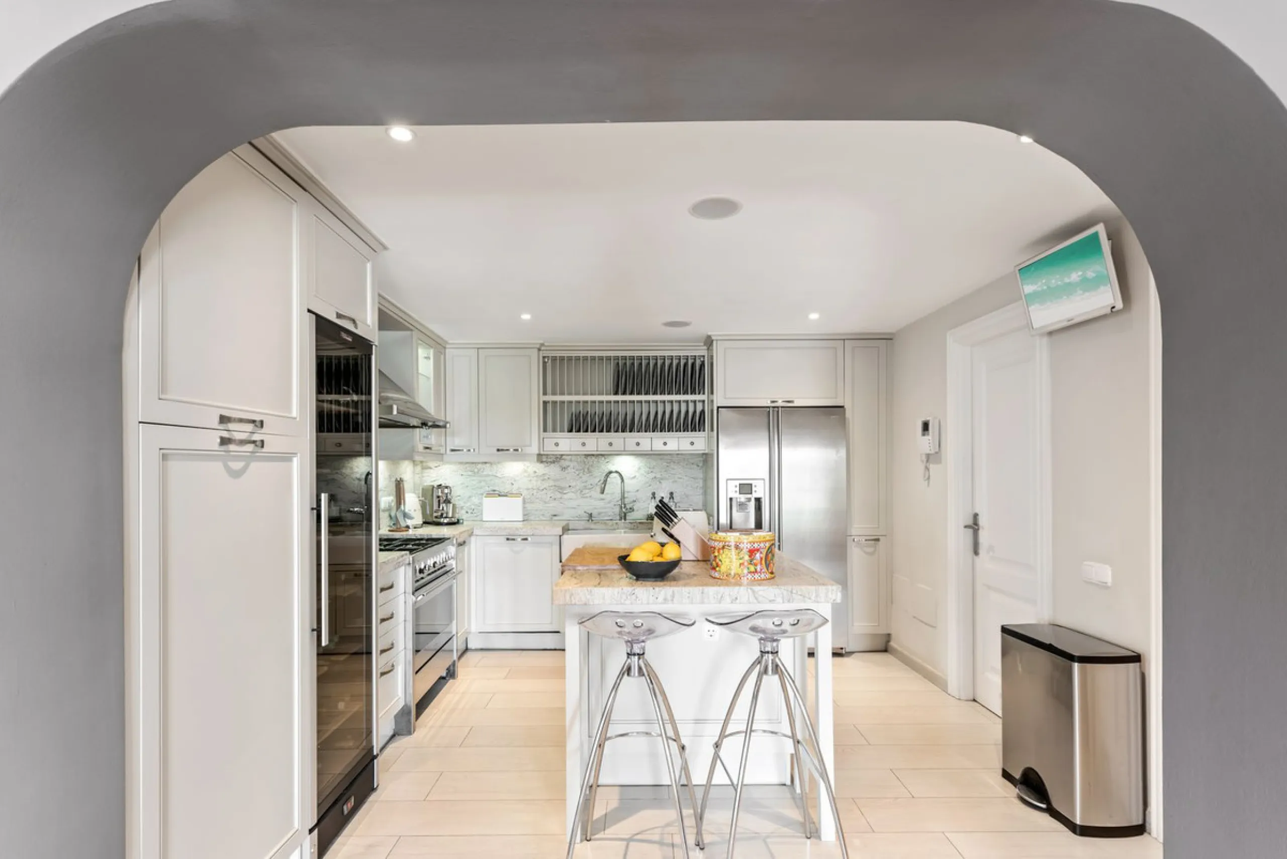 House - Townhouse в продаже в Benahavís, Málaga. В доме 5 спален и 6 ванных комнат. Площадь дома 308 м². Площадь участка 181 м²